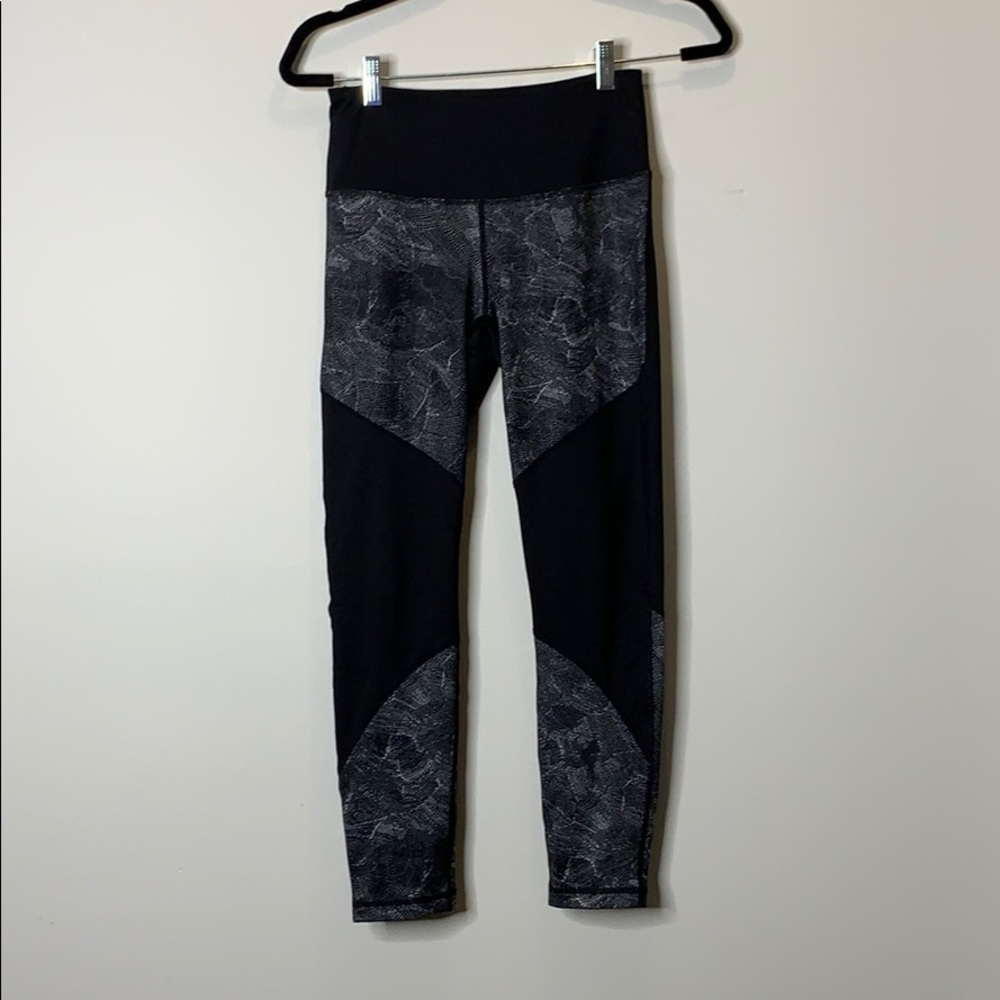 BLACKED PATTERNED CROPPED LEGGINGS
